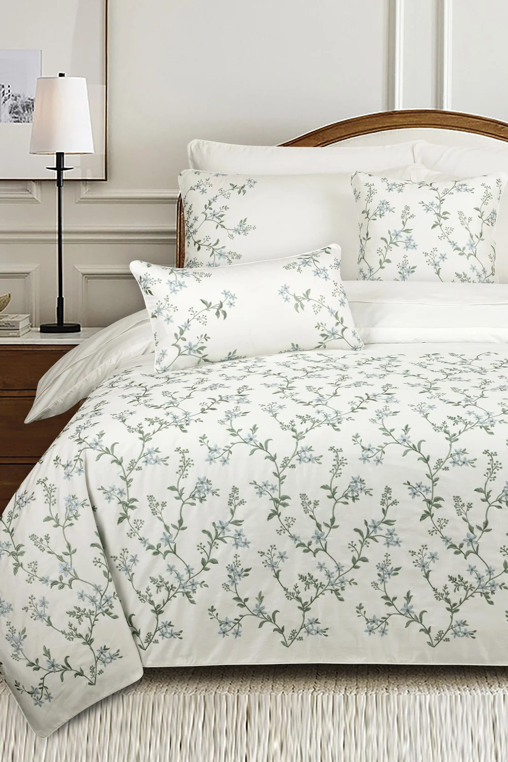 White T-400 Embroidered Quilt Cover set 26