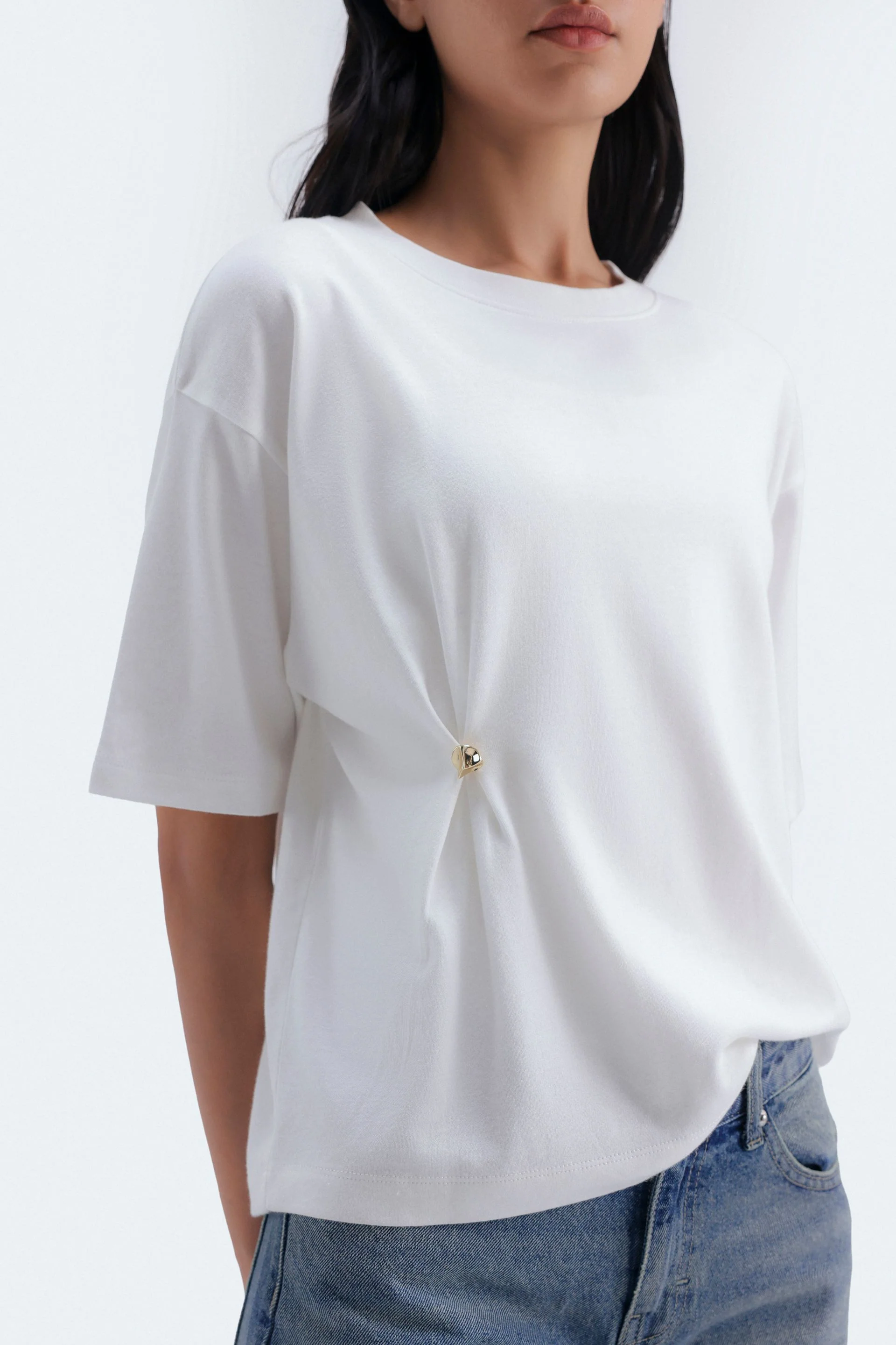 Crew Neck T-Shirt With Brooch Pin